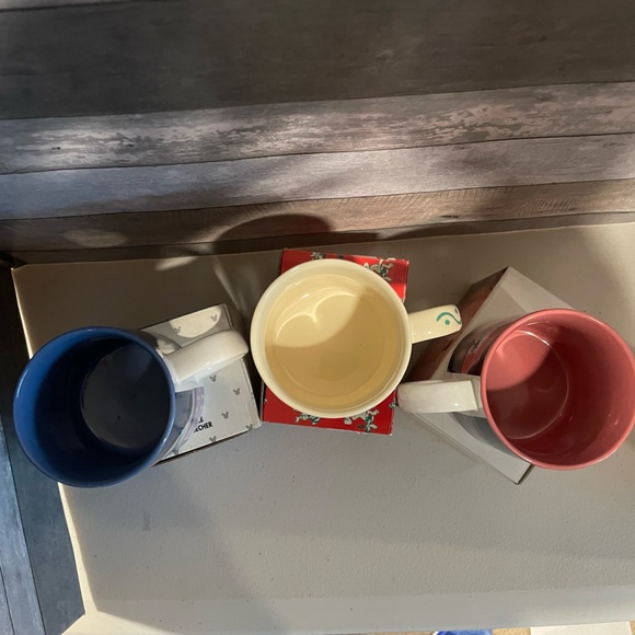 Disney Vintage Aladdin, Cinderella & 1995 Christmas mug bundle- NEW - Picture 3 of 4